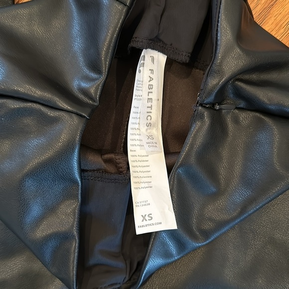 Fabletics Black Vegan Leather Leggings with Side Zip Size XS - Picture 3 of 4